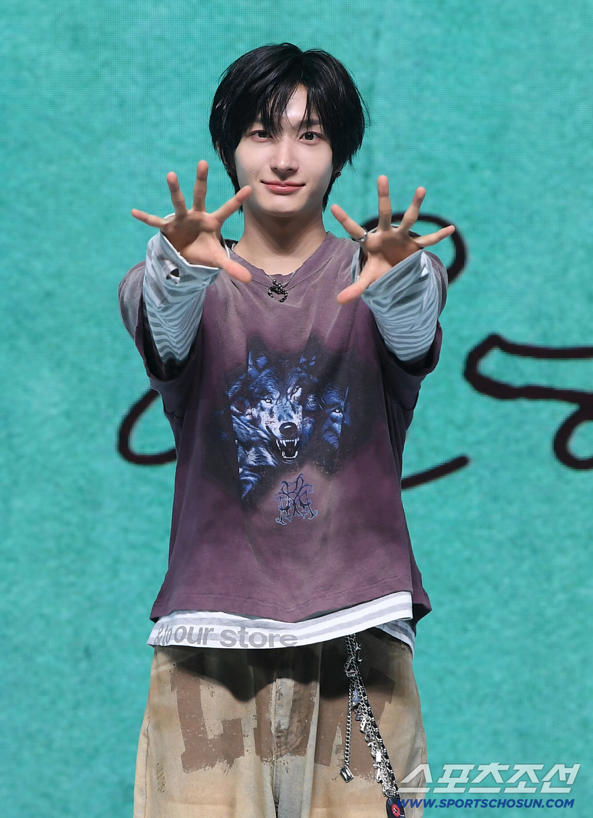 그룹 킥플립의 미니 4집 발매 기념 쇼케이스가 6일 오후 서울 광진구 예스24라이브홀에서 열렸다. 멤버 동화가 포즈 취하고 있다. 정재근 기자 cjg@sportschosun.com/2026.4.6/