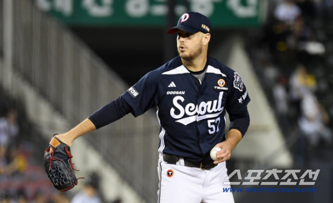 30일 잠실구장에서 열린 LG 트윈스와 두산 베어스의 경기. 두산 콜어빈이 역투하고 있다. 잠실=박재만 기자 pjm@sportschosun.com/2025.09.30/