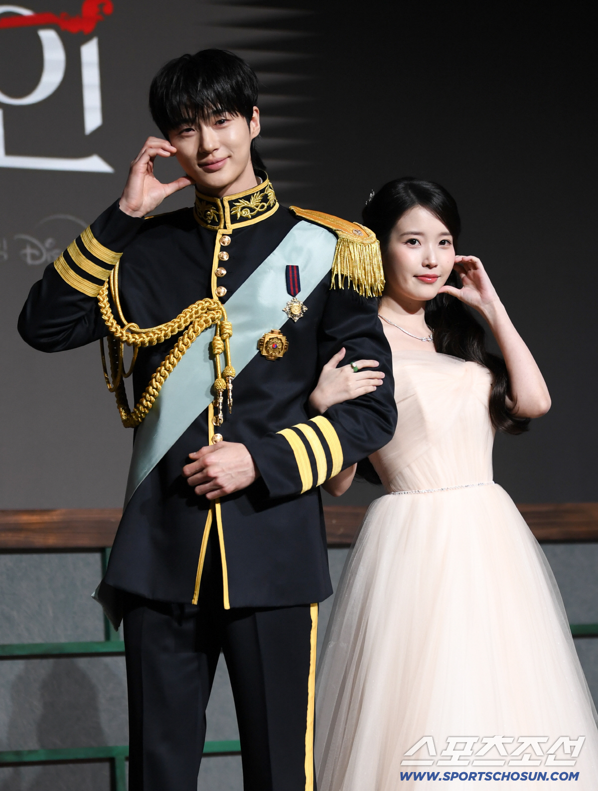 MBC 새 드라마 '21세기 대군부인' 제작발표회가 6일 조선팰리스 서울 강남에서 열렸다. 변우석, 아이유가 포토타임을 갖고 있다. 강남=박재만 기자 pjm@sportschosun.com/2026.04.06/