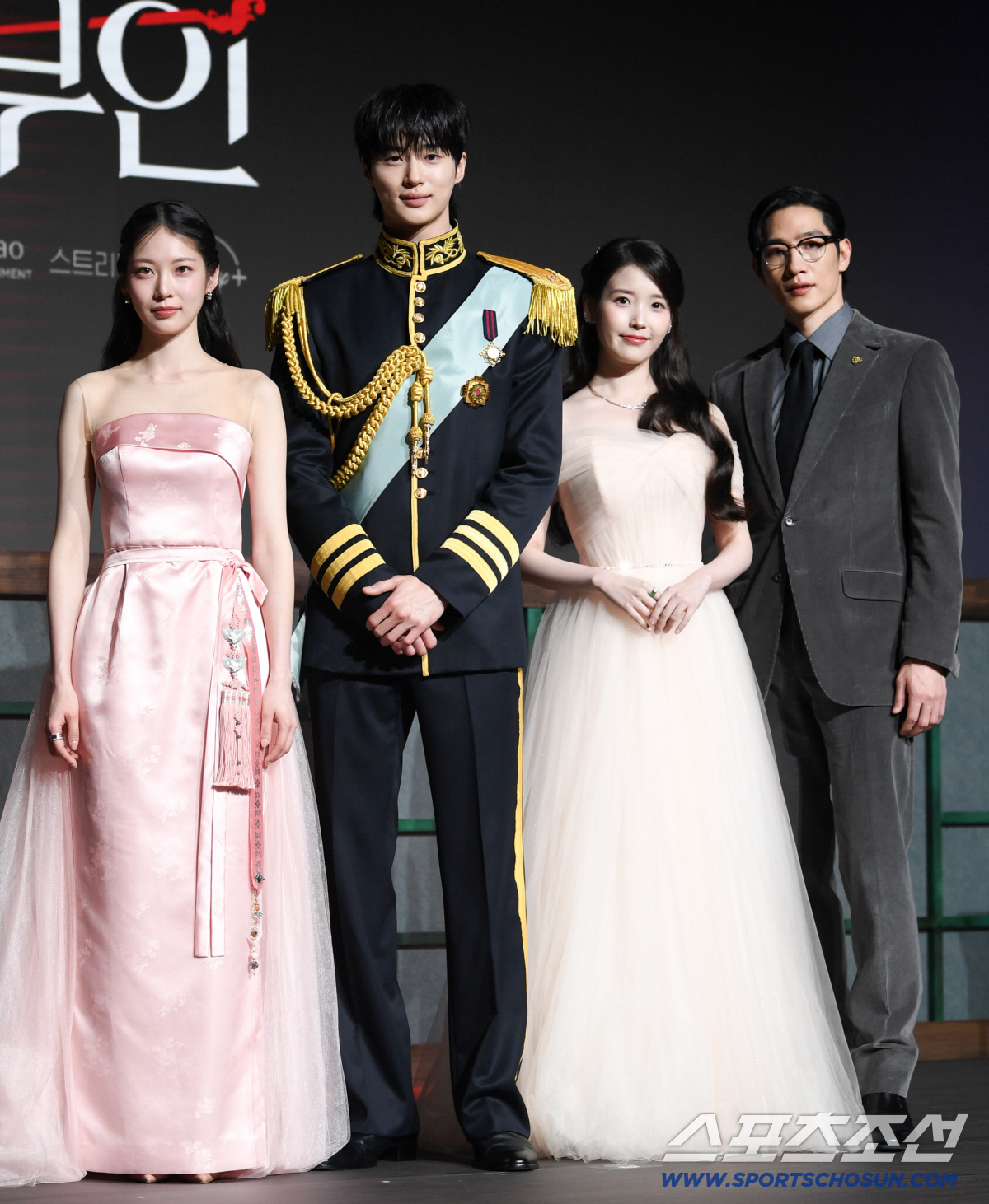 MBC 새 드라마 '21세기 대군부인' 제작발표회가 6일 조선팰리스 서울 강남에서 열렸다. 공승연, 변우석, 아이유, 노상현이 포토타임을 갖고 있다. 강남=박재만 기자 pjm@sportschosun.com/2026.04.06/