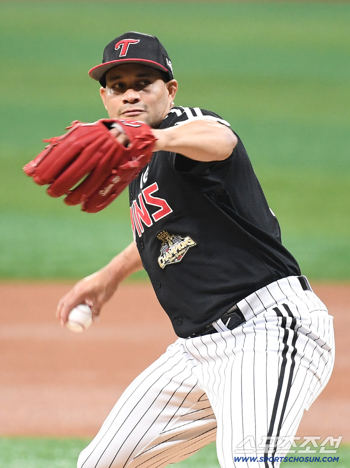 3일 고척돔에서 열린 KBO리그 키움과 LG의 경기. 선발 투구하고 있는 LG 치리노스. 고척=송정헌 기자songs@sportschosun.com/2026.04.03/