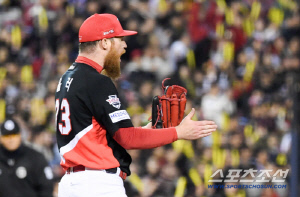 재계약하니 '갓성비' 2선발→1선발, 4연패 탈출 홈 첫승, '보릿고개' KIA 두산 최후의 보루