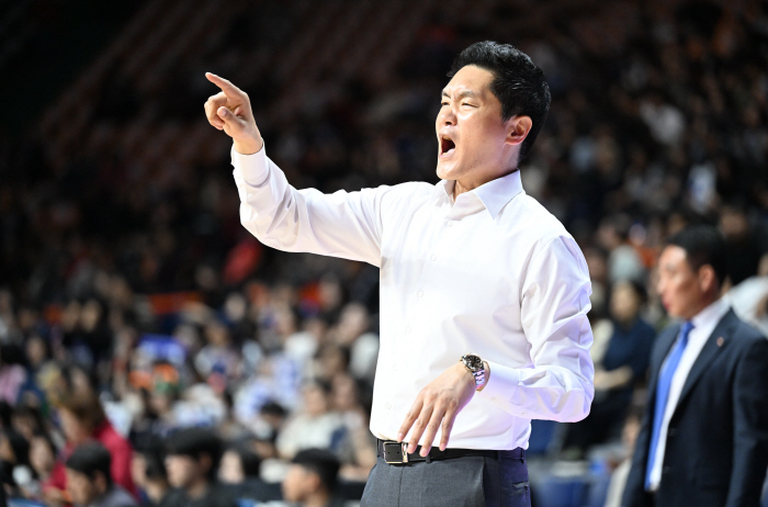 [현장인터뷰] '2위' 보이는 SK, 전희철 감독 