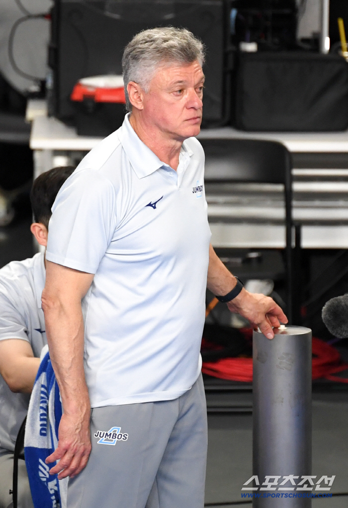 우승 확정 실패, 헤난 감독 