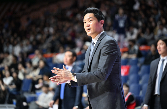 [현장인터뷰] 2위 등극 기회 놓친 SK...전희철 감독의 사과 