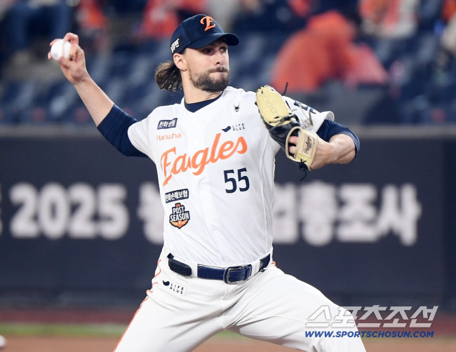 ◇와이스는 한화 시절에도 뛰어난 기량과 아낌없는 팬 서비스로 팬들의 사랑을 받았다. 스포츠조선DB