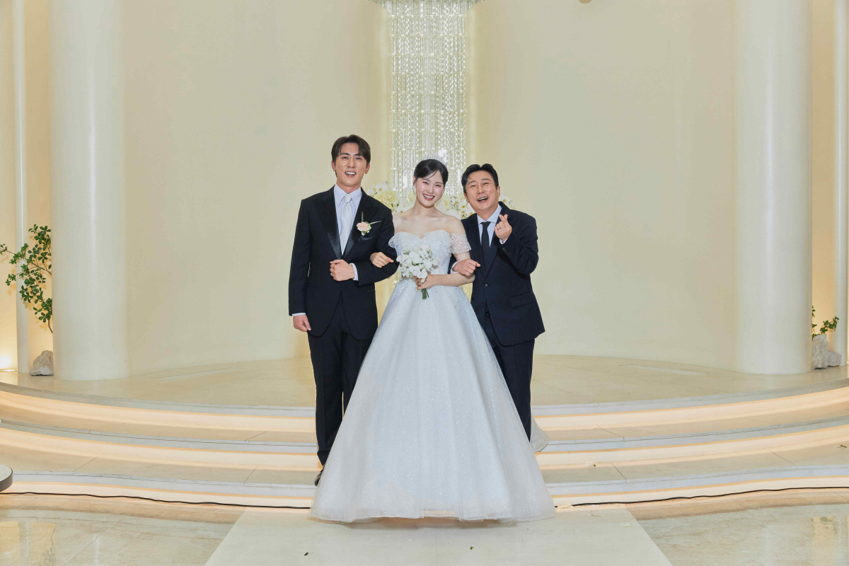 김원훈♥엄지윤, 결혼 하루만 이혼했지만…3천만 원 기부 선언 "새출발 위해" [일문일답]