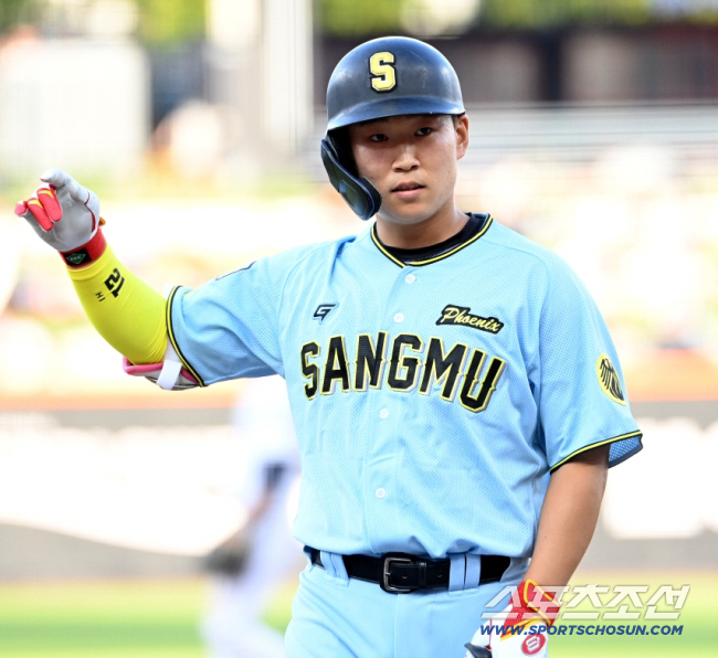 11일 대전 한화생명볼파크에서 열린 2025 KBO 퓨처스리그 올스타전, 2회초 2사 1루 남부올스타 상무 류현인이 안타를 치고 기뻐하고 있다. 대전=허상욱 기자wook@sportschosun.com/2025.07.11