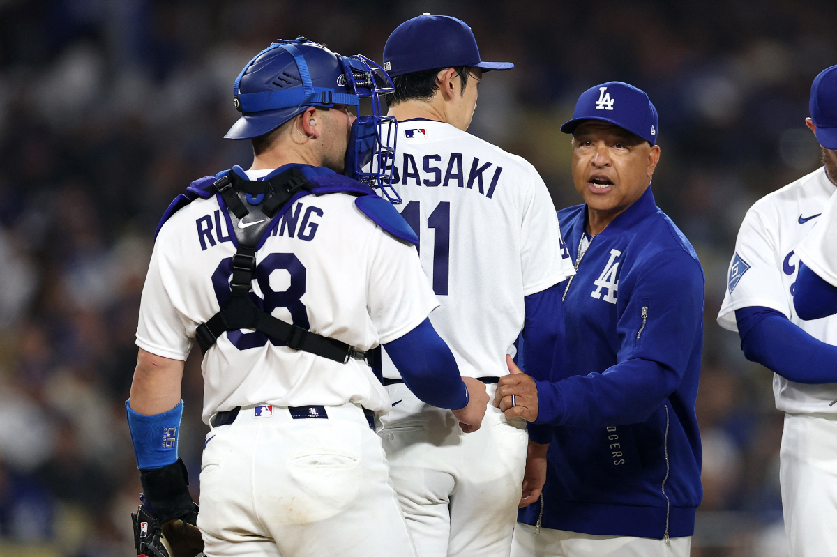 데이브 로버츠 감독은 사사키 로키에 유독 관대하다. AFP연합뉴스