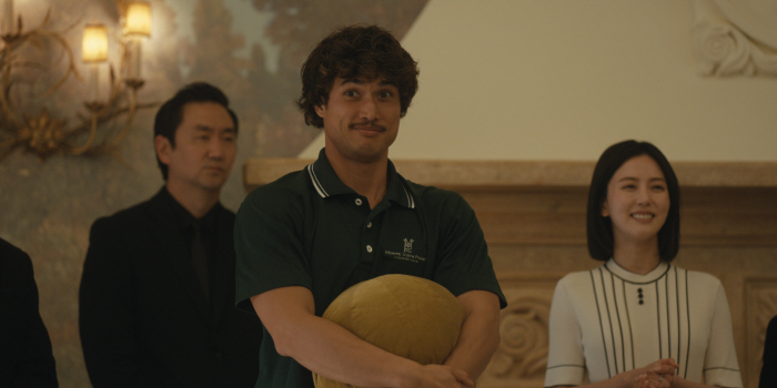 '성난사람들2' 찰스 멜튼 "윤여정X송강호와 호흡, 역대 최고 배우들과 연기해 영광"