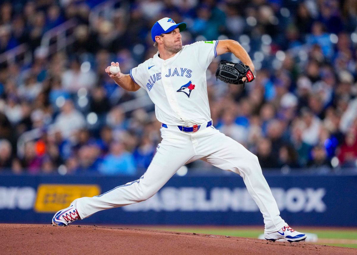 TORONTO, CANADA - APRIL 6: Max Scherzer #31 of the Toronto Blue Jays pitches to the Los Angeles Dodgers during the first inning in their MLB game at the Rogers Centre on April 6, 2026 in Toronto, Ontario, Canada. Mark Blinch/Getty Images/AFP (Photo by MARK BLINCH / GETTY IMAGES NORTH AMERICA / Getty Images via AFP)
