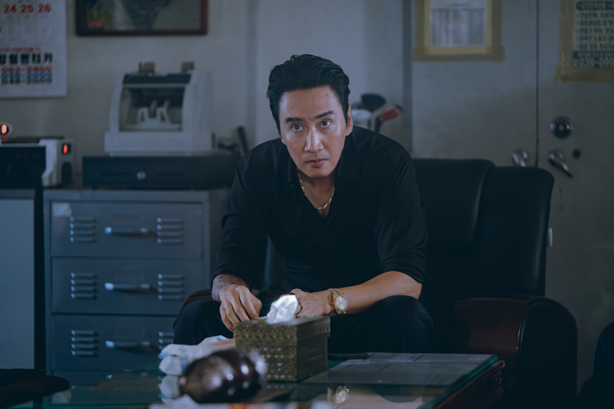 “임플란트냐고?” 웃음거리였던 이광수 금니, 이유 따로 있었다…디즈니+ ‘골드랜드’ 충격 변신