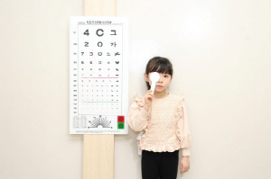 굴절이상 방치 시 약시 위험…7세 이전 치료가 평생 시력 좌우