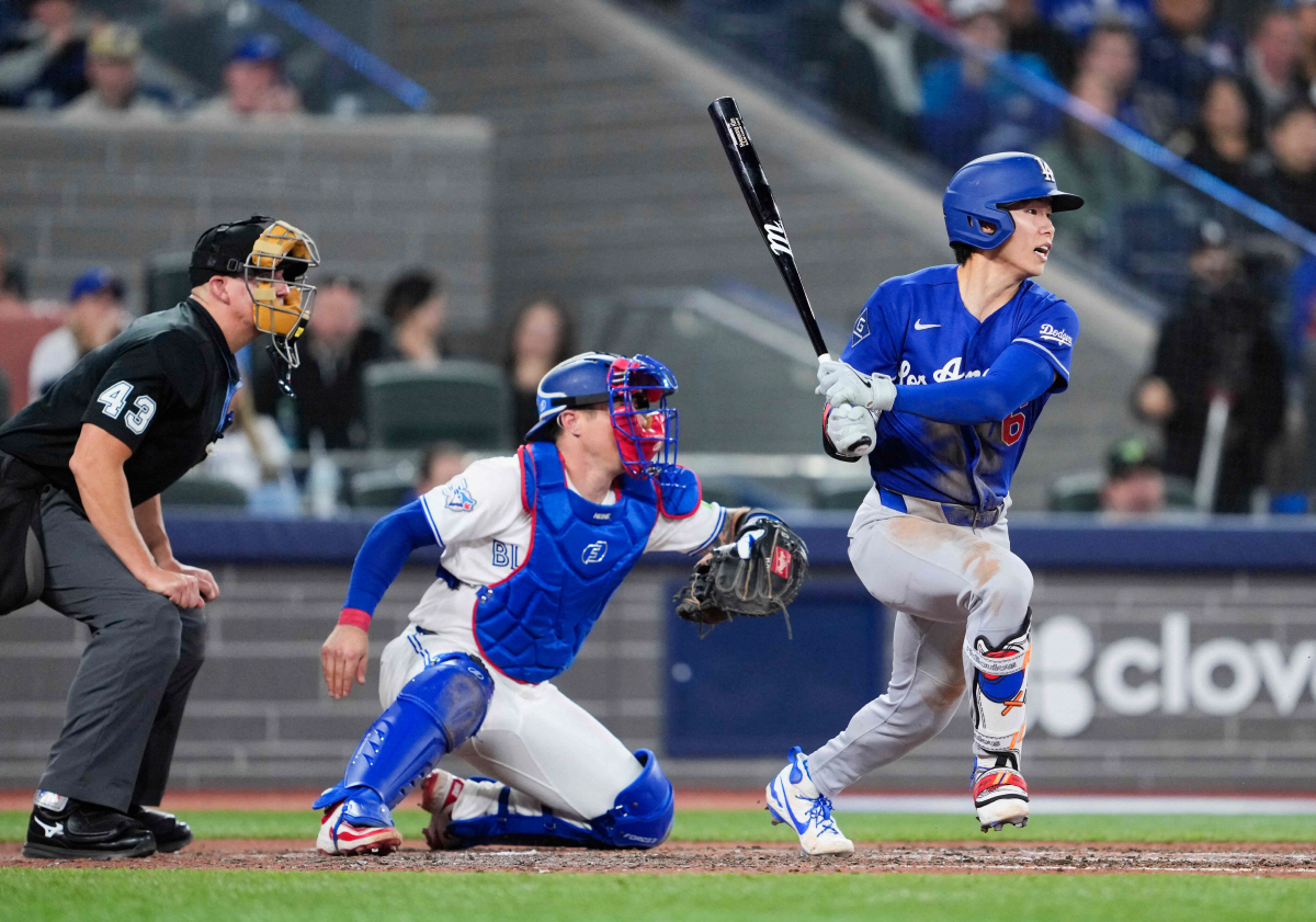 TORONTO, CANADA - APRIL 6: Hyeseong Kim #6 of the Los Angeles Dodgers hits a single against the Toronto Blue Jays during the seventh inning in their MLB game at the Rogers Centre on April 6, 2026 in Toronto, Ontario, Canada. Mark Blinch/Getty Images/AFP (Photo by MARK BLINCH / GETTY IMAGES NORTH AMERICA / Getty Images via AFP)