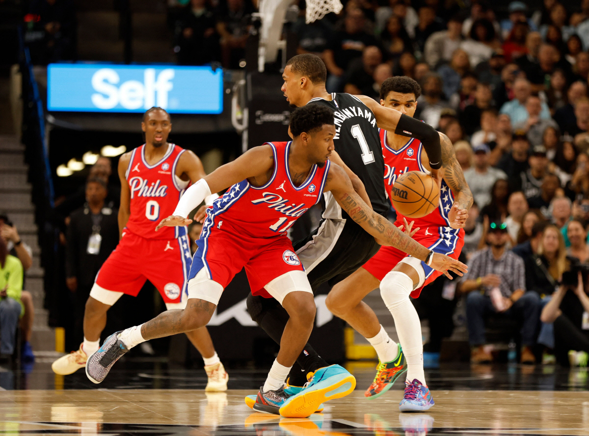 운명의 갈림길! 빅터 웸반야마 충격적 갈비뼈 부상. 2경기만 출전하면 되는데! 실제 상태는?