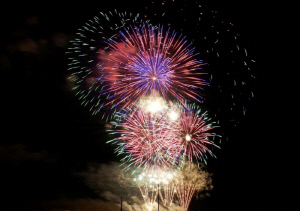 결혼식 폭죽에 연기 자욱, 착륙 포기…항공편 줄줄이 지연 논란