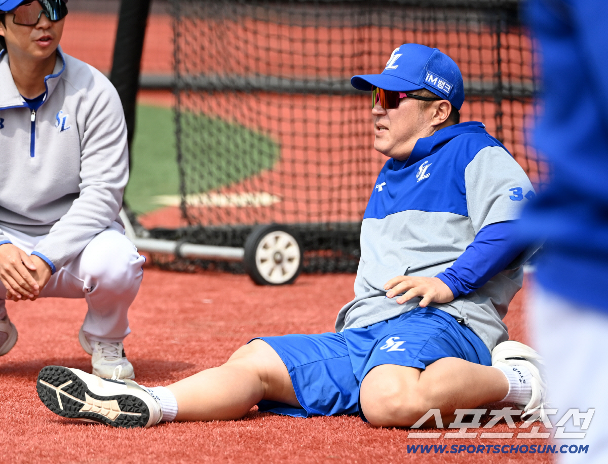 5일 수원KT위즈파크에서 열린 삼성과 KT의 경기. 삼성 최형우가 워밍업을 하고 있다. 수원=허상욱 기자wook@sportschosun.com/2026.04.05/