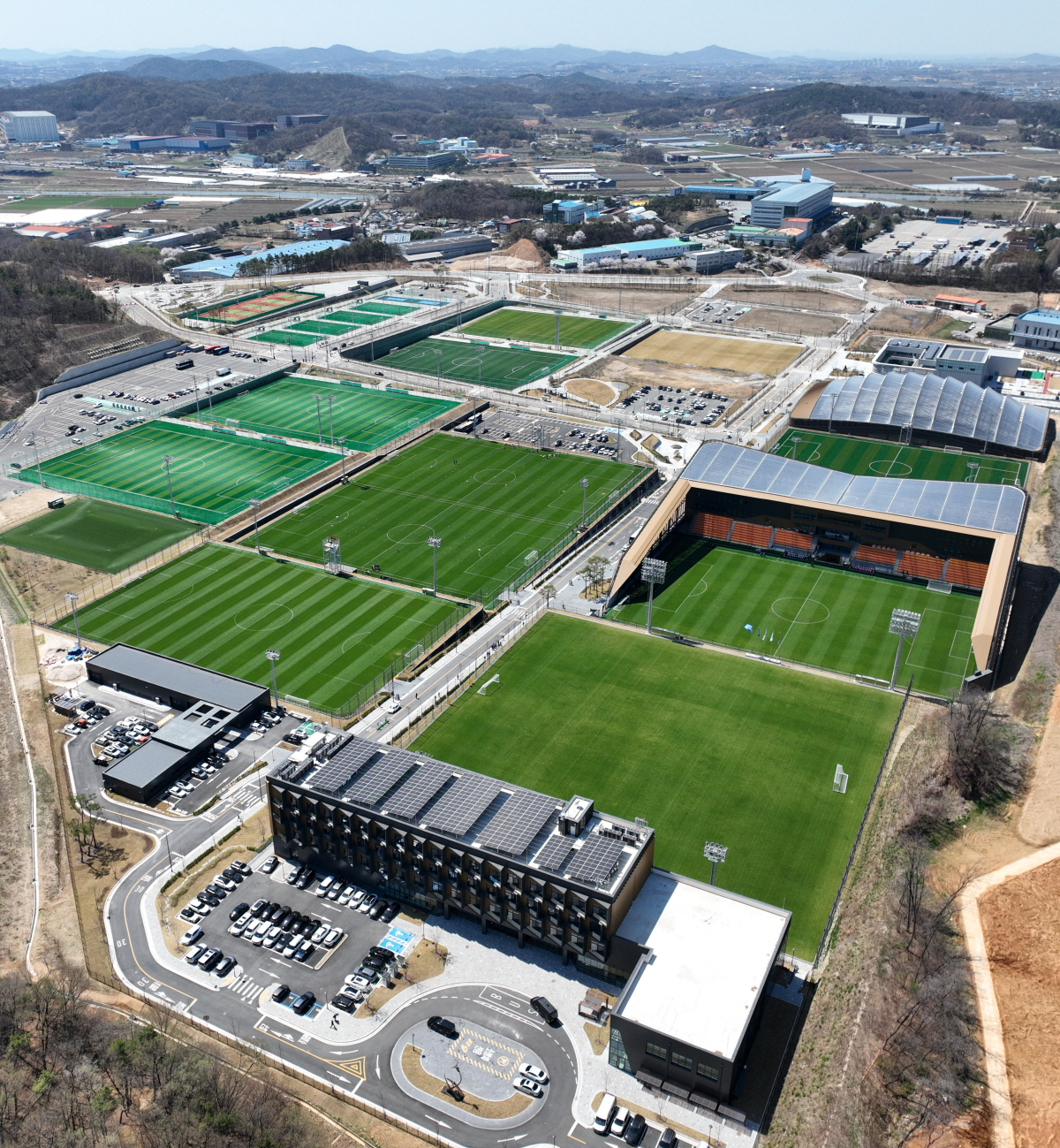 코리아풋볼파크 공식 개관 (천안=연합뉴스) 류영석 기자 = 7일 공식 개관한 충남 천안 코리아풋볼파크 전경 모습. 2026.4.7 ondol@yna.co.kr(끝)