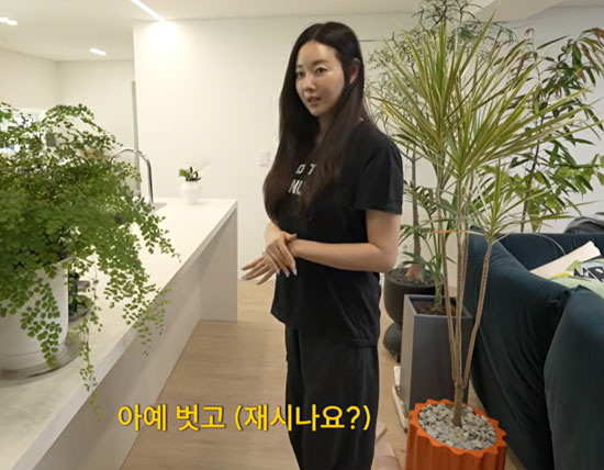 '48세' 김사랑, 무보정 몸매 유지 비결 "싹 다 벗고 매일 몸무게 잰다"