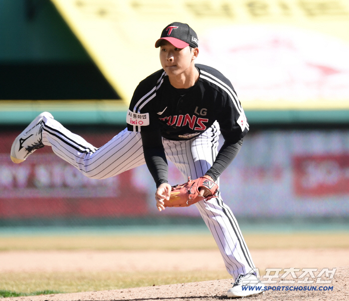 7연속 4사구 악몽의 그곳에서... 유영찬 세이브 1위. 우강훈-장현식 홀드 1위. LG 불펜이 '확' 달라졌어요[포커스]