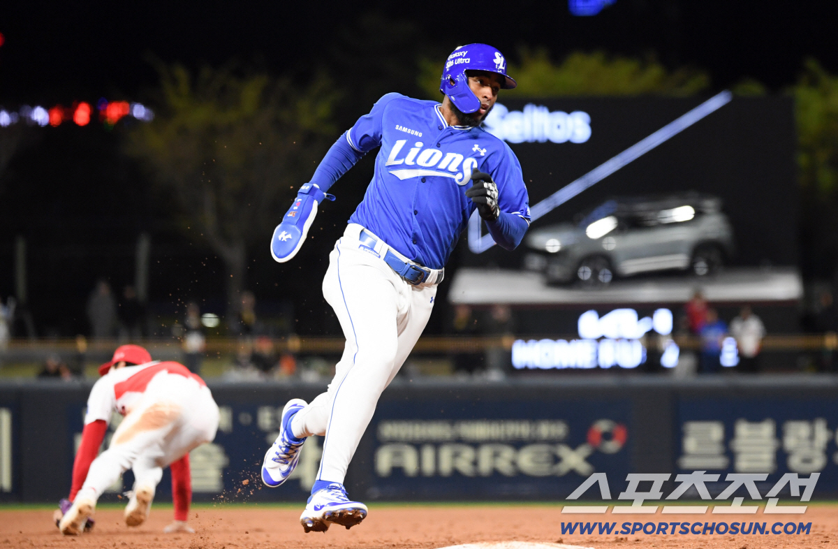 7일 광주 기아챔피언스필드에서 열린 KIA와 삼성의 경기. 8회초 2사 1,2루 삼성 김영웅 안타 때 디아즈가 홈을 파고들고 있다. 광주=박재만 기자 pjm@sportschosun.com/2026.04.07/