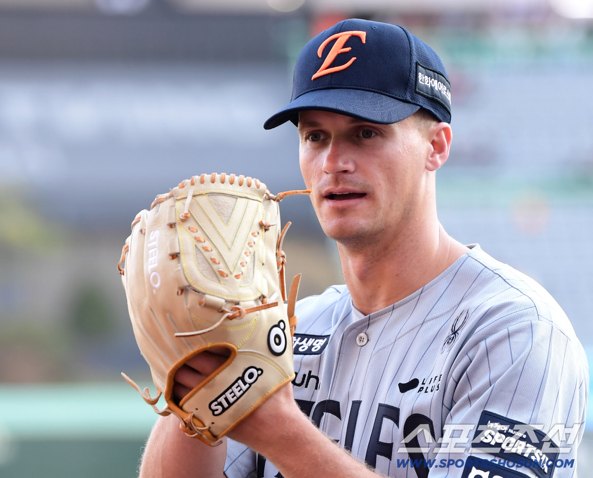 7일 인천 SSG랜더스필드에서 열리는 SSG와 한화의 경기. 포토타임 포즈를 취하고 있는 한화 새로운 외국인투수 쿠싱. 인천=송정헌 기자songs@sportschosun.com/2026.04.07/