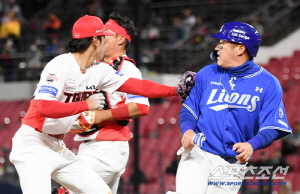 '병살타구를 왜 홈으로…' 믿고보는 수비 데일의 치명적 판단미스→통한의 역전패로 이어졌다[광주포커스]