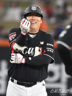 '박힌 돌'과 융화된다 → 김현수가 위대한 FA인 이유