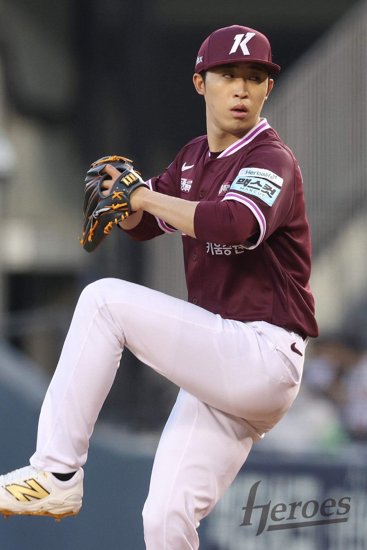 "도대체 어디서 이런 보물"…팀 수렁에서 구한 '이적생', 5선발 확정?→줄부상 악몽 찢은 키움 마운드 '희망'