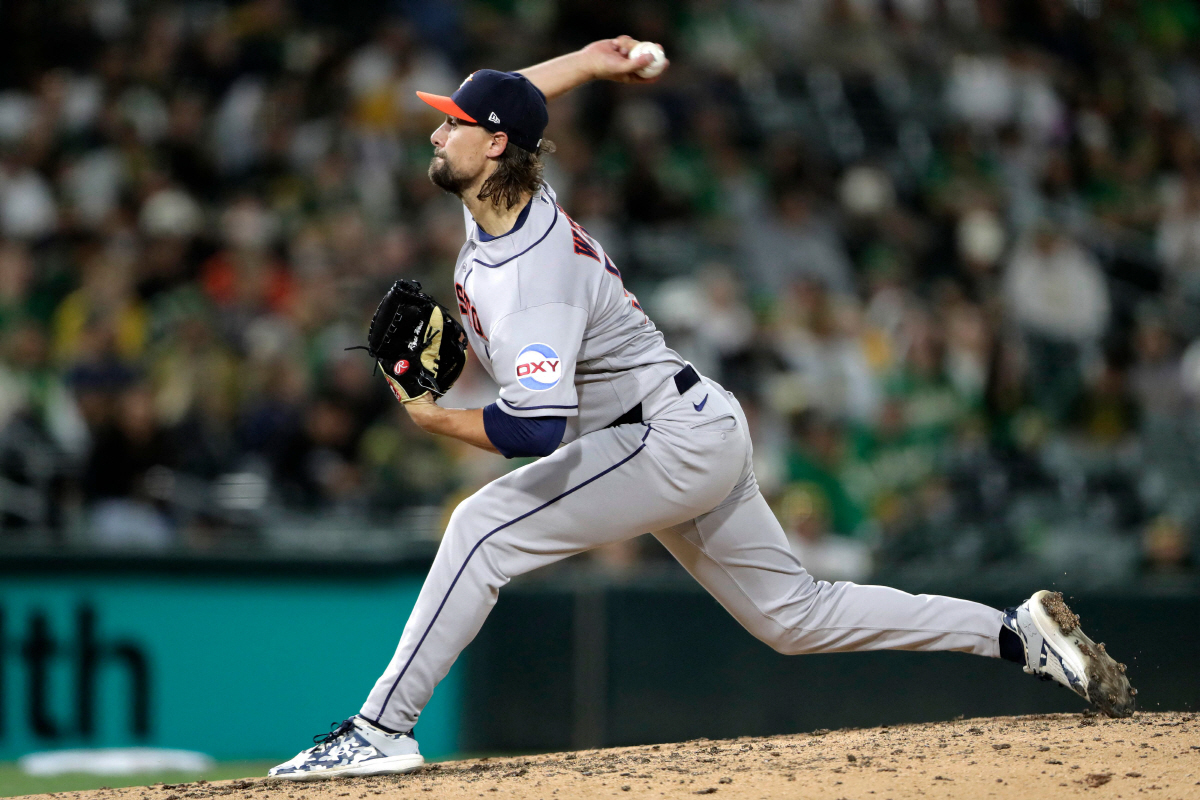 SACRAMENTO, CALIFORNIA - APRIL 03: Ryan Weiss #51 of the Houston Astros pitches against the Athletics during the bottom of the seventh inning at Sutter Health Park on April 03, 2026 in Sacramento, California. AFP연합뉴스
