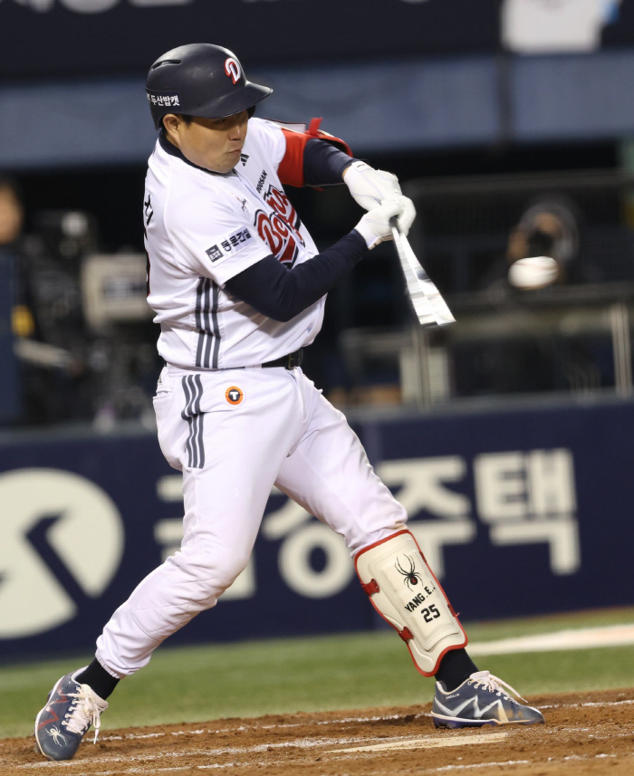 타율 0.094 추락에 포일·주루 참사까지…'국보급 안방마님' 양의지, '붙박이 4번'도 부담스럽다