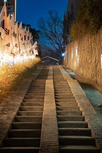 일제강점기 학생과 시민들이 태극기를 들고 만세를 외쳤던 3·1운동 계단 [사진/성연재 기자]