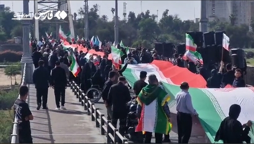 트럼프 폭파 위협에 이란 곳곳 발전소·다리 '인간 사슬'