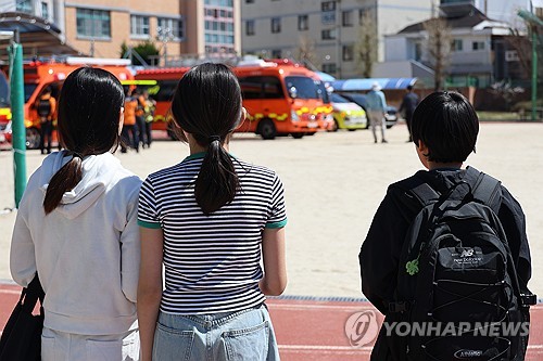 (대전=연합뉴스) 이주형 기자 = 8일 오전 대전 중구 사정동 오월드에서 늑대 1마리가 탈출한 것으로 확인돼 인근 초등학교에 안전조치가 강화되고 있다. 2026.4.8 coolee@yna.co.kr