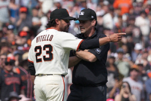 이럴수가! 대학 감독 때 버릇 그대로? 대타 안쓰는 초보 사령탑, 이정후 전경기-전이닝 소화