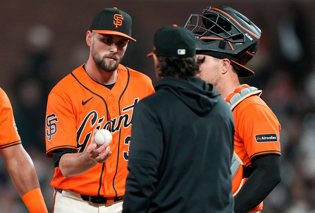 토니 바이텔로 감독이 지난 4일(한국시각) 뉴욕 메츠전에서 7회 투수 교체를 하고 있다. AFP연합뉴스