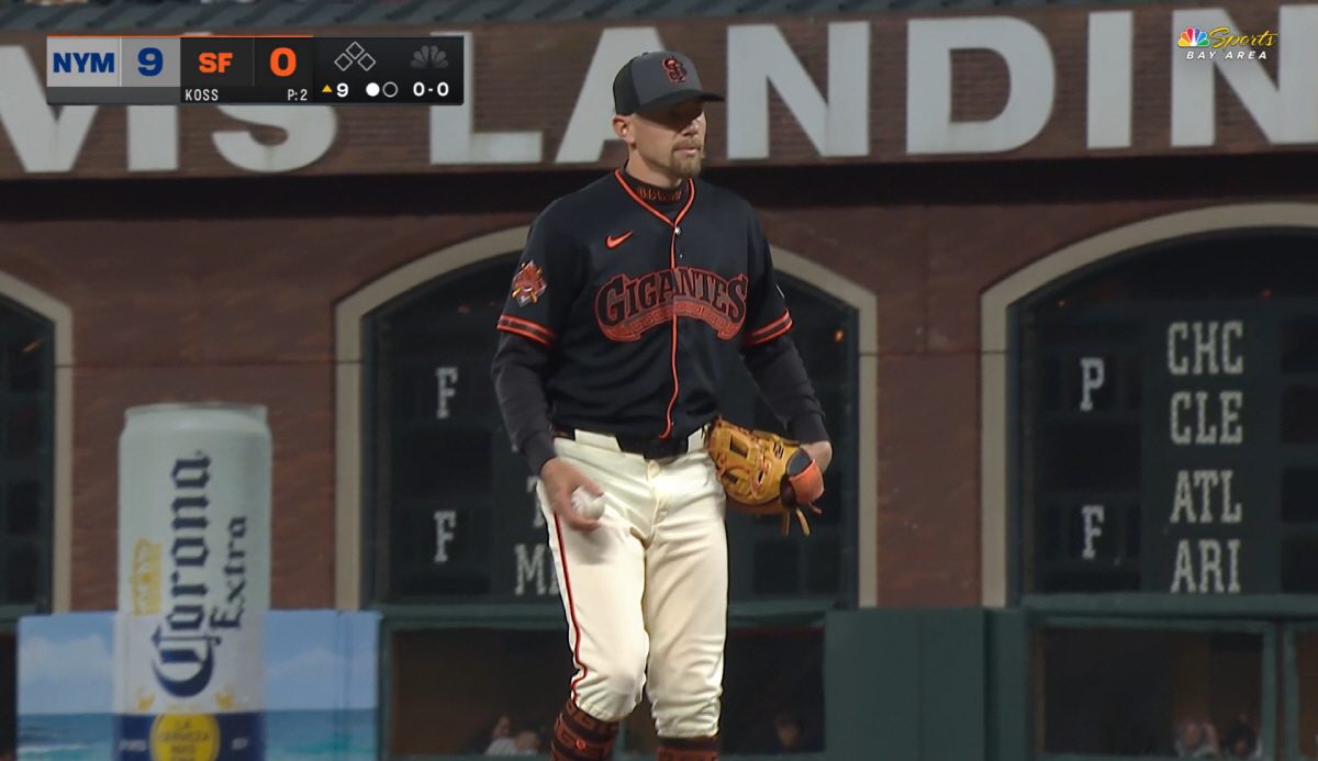 샌프란시스코 내야수 크리스티안 코스가 지난 5일(한국시각) 뉴욕 메츠전에서 0-9로 크게 뒤진 9회초 마운드에 올라 투구 준비를 하고 있다. 사진=MLB.TV 캡처