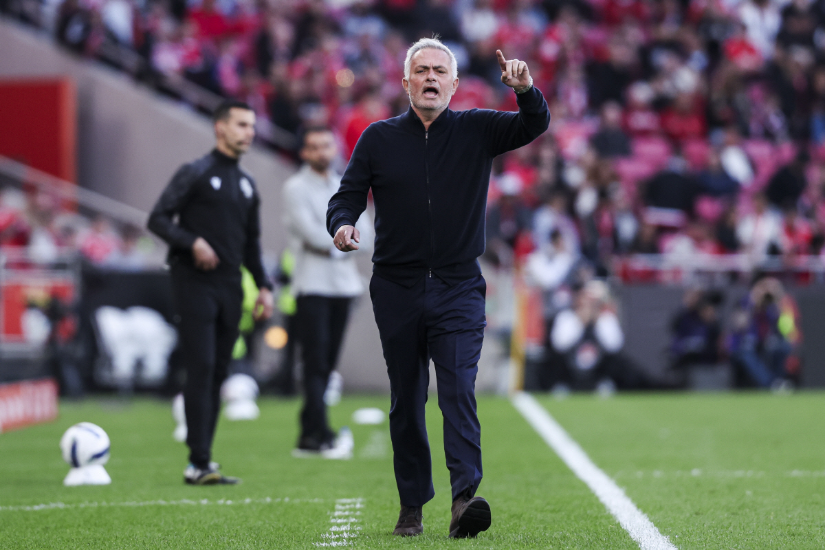 epa12839632 Benfica head coach Jose Mourinho reacts during the Portuguese First League soccer match against Vitoria de Guimaraes at Luz stadium in Lisbon, Portugal, 21 March 2026. EPA/JOSE SENA GOULAO