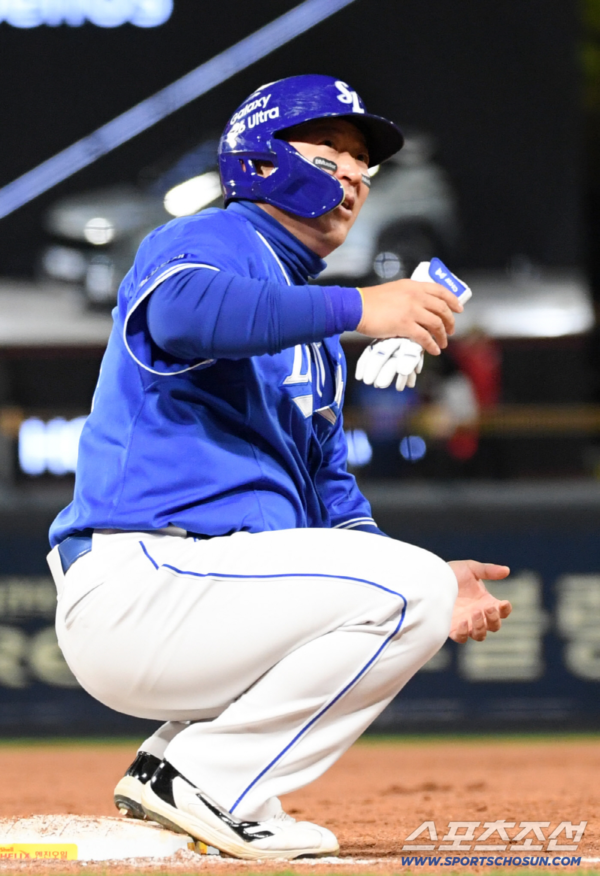 침묵하던 최형우는 경기 막판 장타 두 방을 터뜨리며 경기를 뒤집었다.