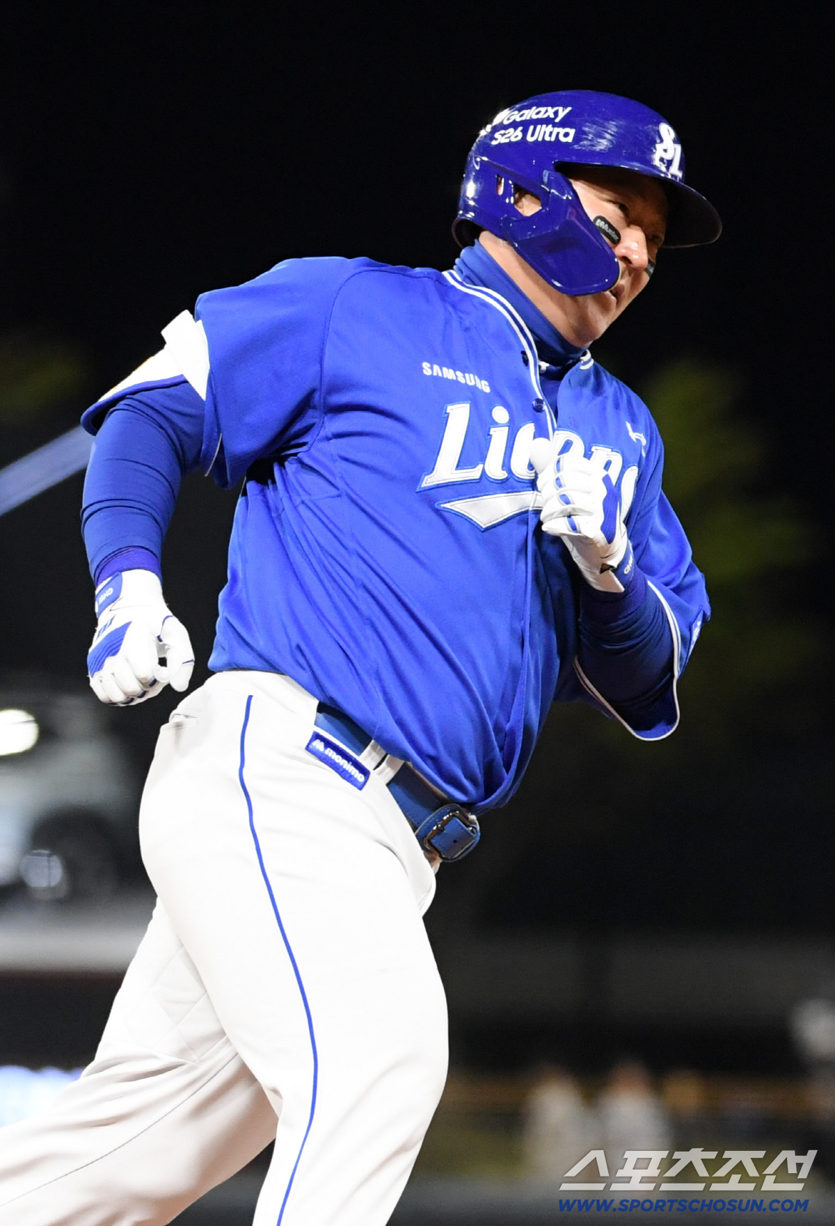 경기 막판 최형우는 챔피언스필드 가장 깊은 곳에 홈런을 날렸다.