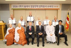 올데이골프그룹 최동호 회장, 동국대 학인 스님 학업 위해 장학금 4400만원 기탁[골프소식]