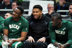 뛰고 싶다는 아데토쿤보, 말리는 밀워키. 손가락 욕 탱킹 의혹 NBA 조사까지. 루비콘 강 건넌 갈등. D 그린 