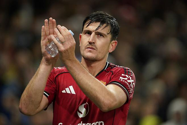 [오피셜]대반전! '8000만파운드 계륵→ 충성심과 인내심의 승리' 매과이어, 맨유와 1+1 재계약 "맨유를 대표하는 것은 최고의 영광"