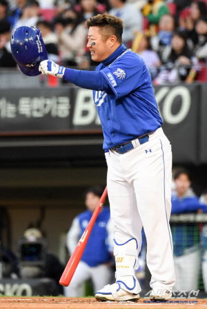 사람 좋게 웃으며 인사하더니, 무자비한 폭격...그게 최형우에겐 '낭만'이었다