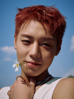 박지훈, '왕사남' 단종이 현실 아이돌 됐다...꽃을 문 '청량 소년미' [공식]