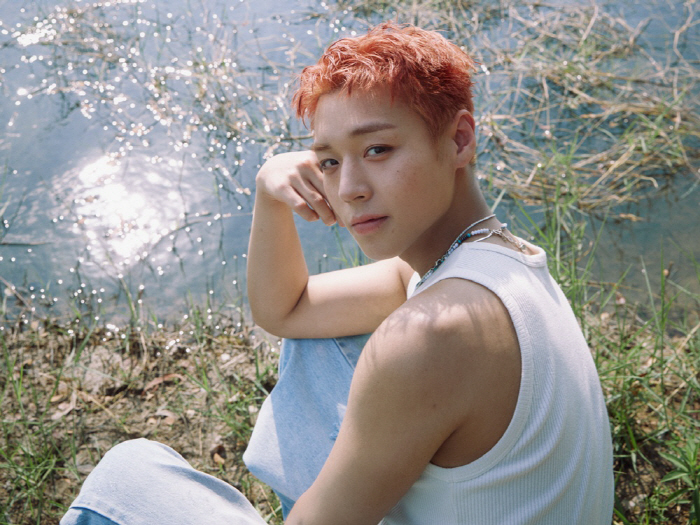 박지훈, '왕사남' 단종이 현실 아이돌 됐다...꽃을 문 '청량 소년미' [공식]