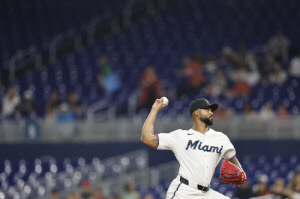 충격전 사건 일어날 뻔! 2경기 연속 완봉승 앞두고 2루타-볼넷이라니, 알칸타라의 역투 빛났다