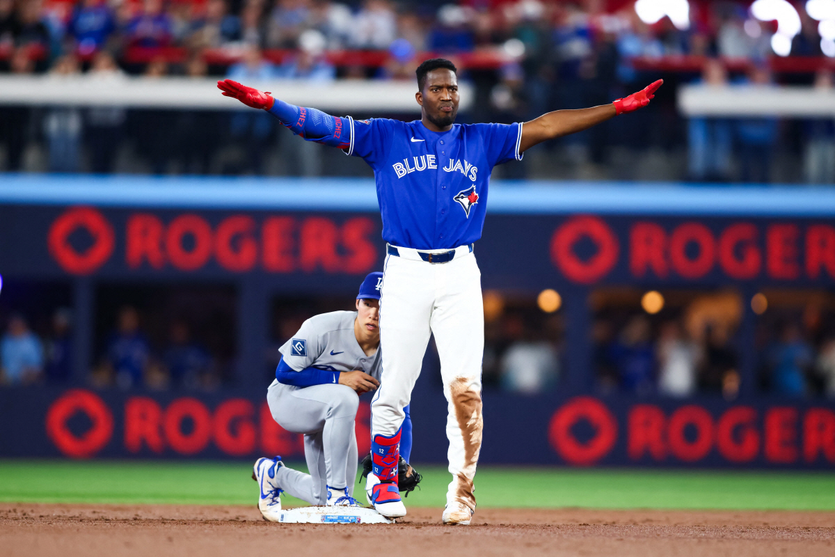 TORONTO, CANADA - APRIL 7: Jesus Sanchez #12 of the Toronto Blue Jays reacts as he slides into second on a double in front of Hyeseong Kim #6 of the Los Angeles Dodgers in the second inning of their MLB game at Rogers Centre on April 7, 2026 in Toronto, Ontario, Canada. AFP연합뉴스