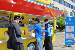 울산 HD, 오뚜기와 울산대에 '간식어택'…팬 향한 응원 출격