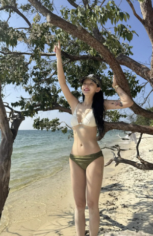 AOA 지민, 더 과감해진 '비키니 타투'로 시선 올킬 “인어공주 그 자체”